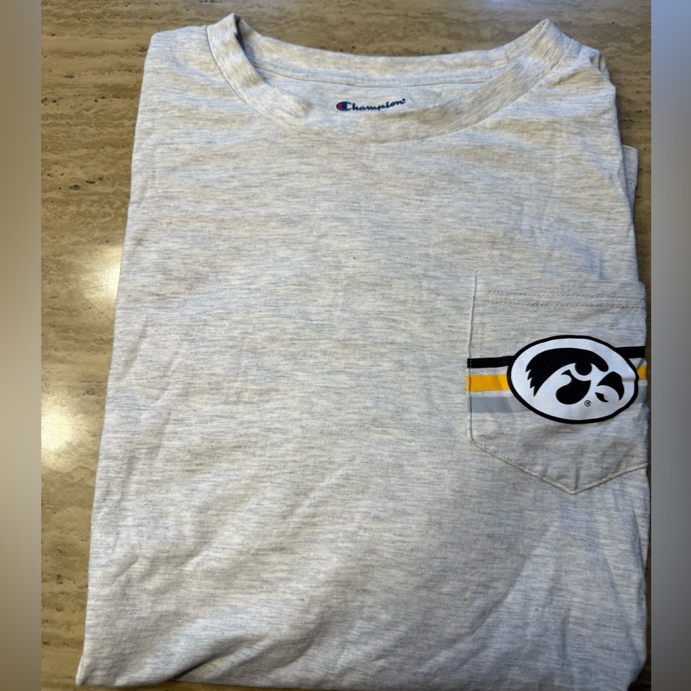 Iowa Hawkeyes size XXL Champion Graphic T-Shirt for Men